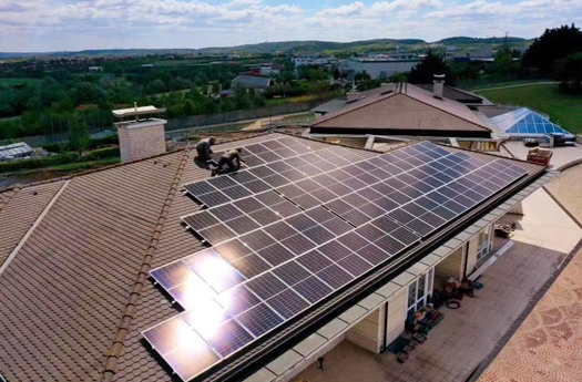 نظام تزويد الطاقة الشمسية خارج الشبكة بسقف 30 كيلو وات في شيلي