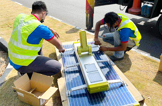 مشروع إضاءة الشارع بالطاقة الشمسية أحادية الوجهين W W في ماليزيا