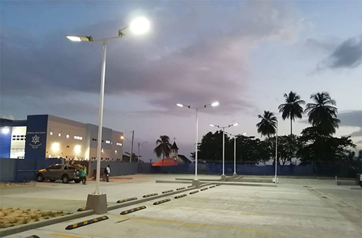 مشروع إضاءة الشوارع بالطاقة الشمسية المتكاملة 60W للطرق الريفية في ترينيداد
