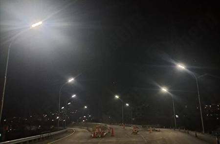 تضيء نيبال مع 60 مجموعة من أضواء الشوارع بالطاقة الشمسية