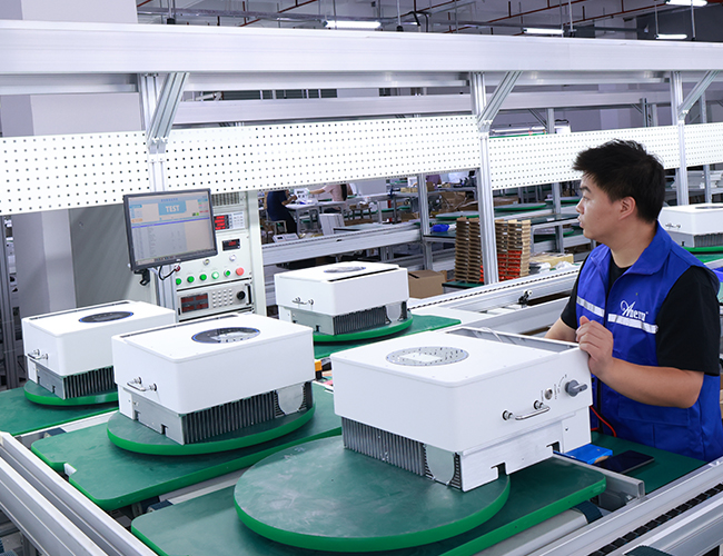 محول طاقة شمسية هجين على/خارج الشبكة أحادي الطور IP65 بقدرة 6 كيلو وات